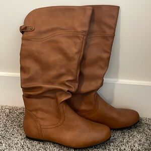 Brown women’s boots 8